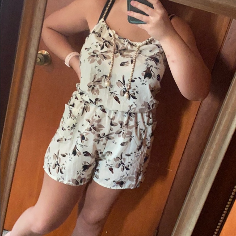 Flowered romper - Picture 2 of 4